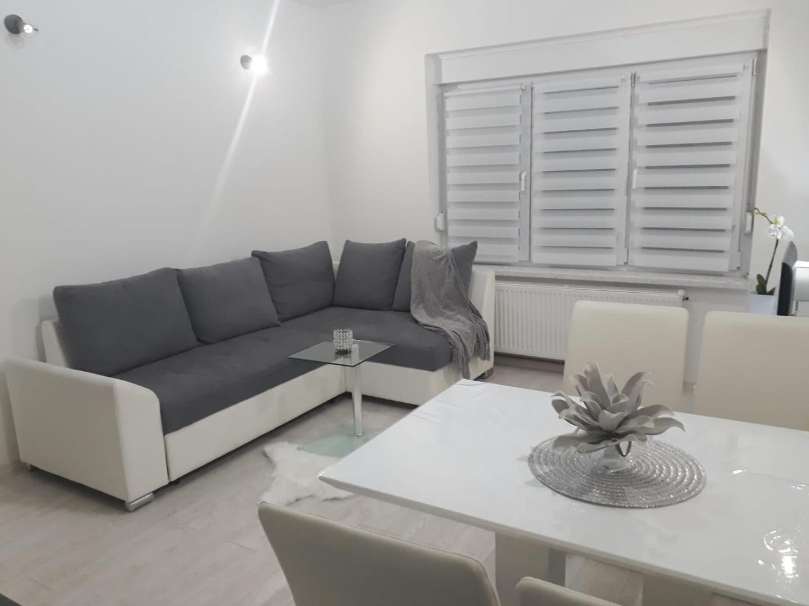 Apartman Kristina - Self Check In & Check Out Otocac Bagian luar foto