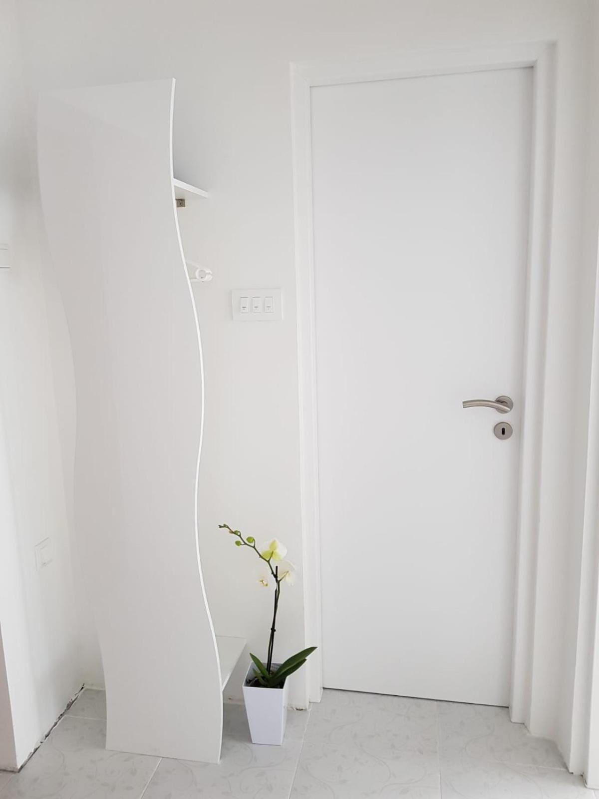 Apartman Kristina - Self Check In & Check Out Otocac Bagian luar foto