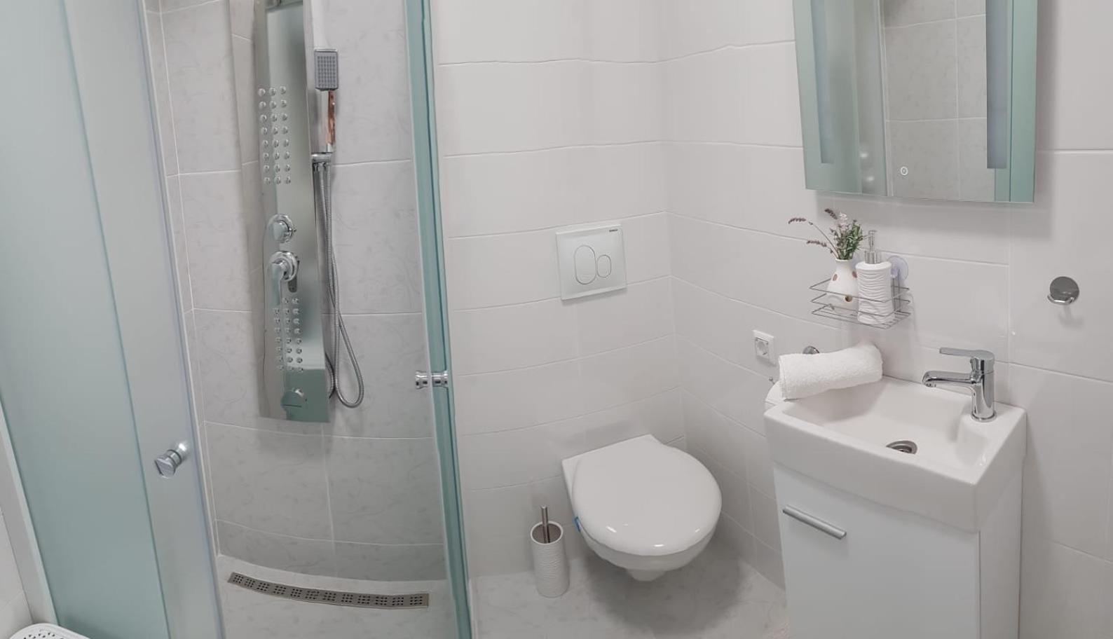 Apartman Kristina - Self Check In & Check Out Otocac Bagian luar foto