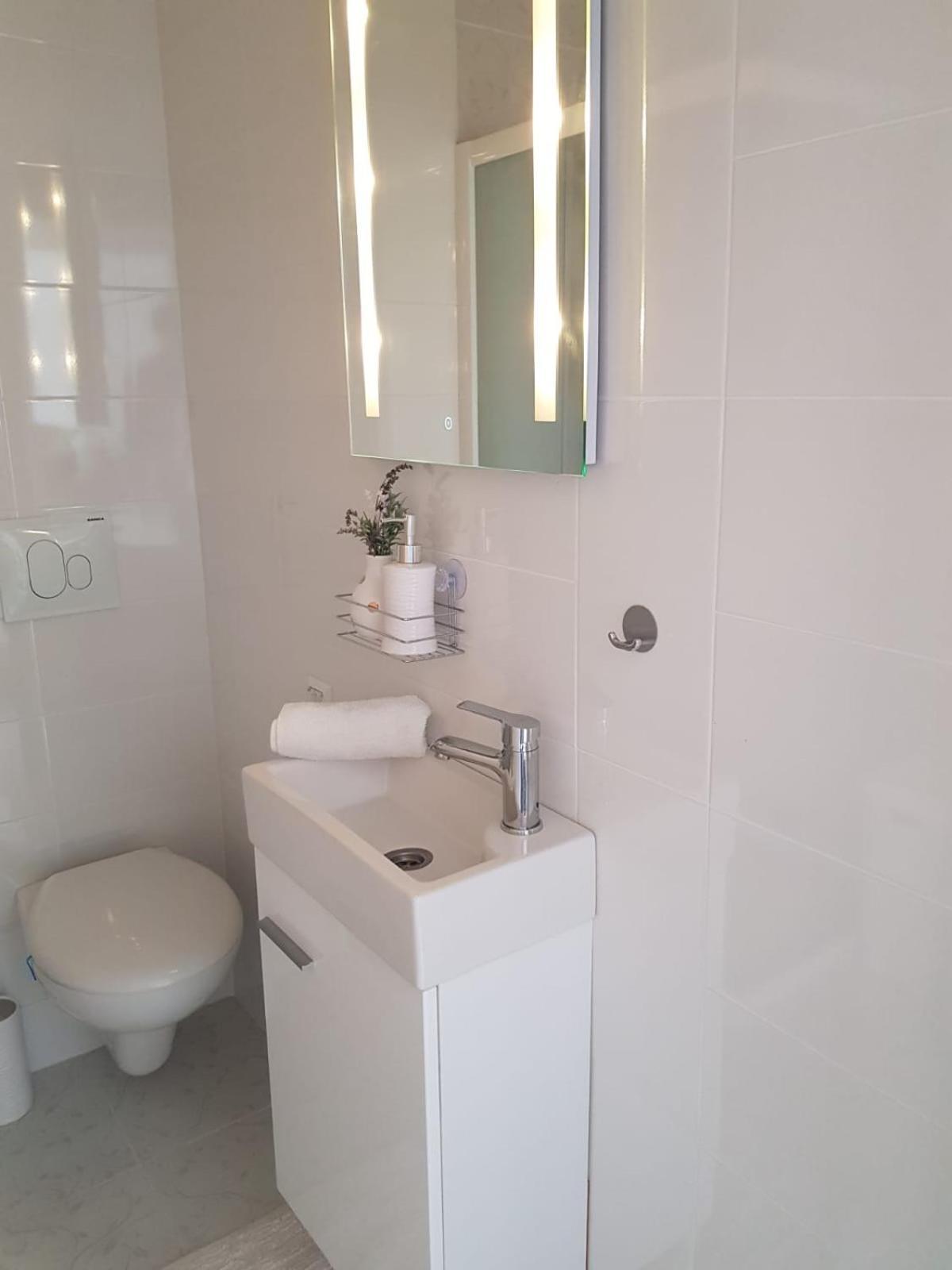 Apartman Kristina - Self Check In & Check Out Otocac Bagian luar foto