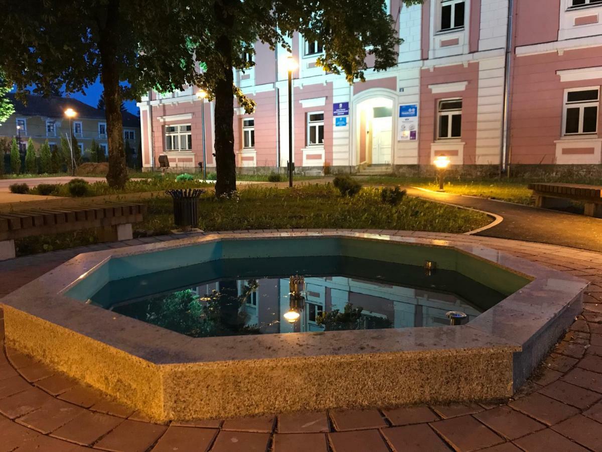 Apartman Kristina - Self Check In & Check Out Otocac Bagian luar foto