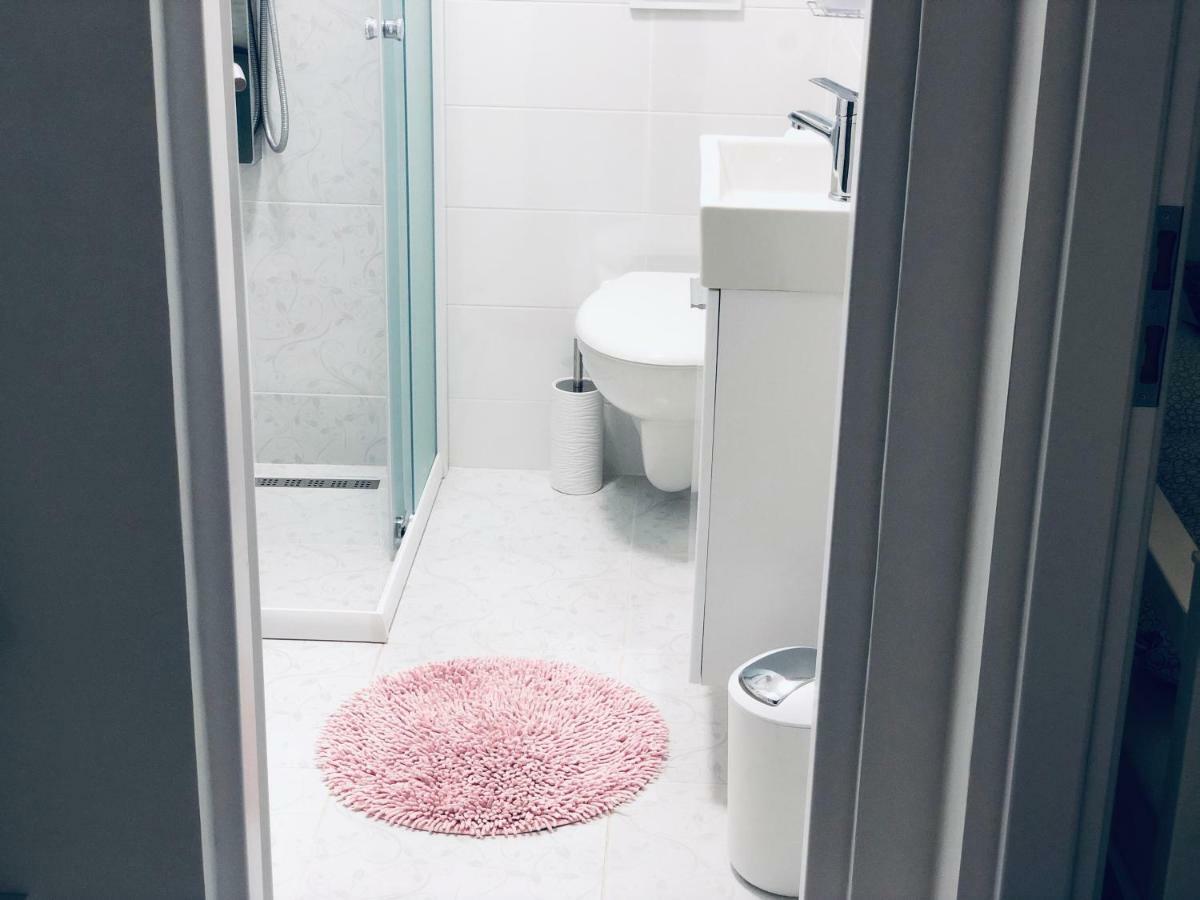 Apartman Kristina - Self Check In & Check Out Otocac Bagian luar foto