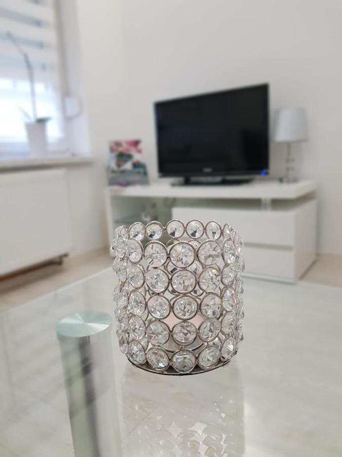 Apartman Kristina - Self Check In & Check Out Otocac Bagian luar foto
